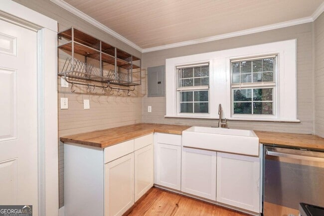 Building Photo - 240 Boulevard