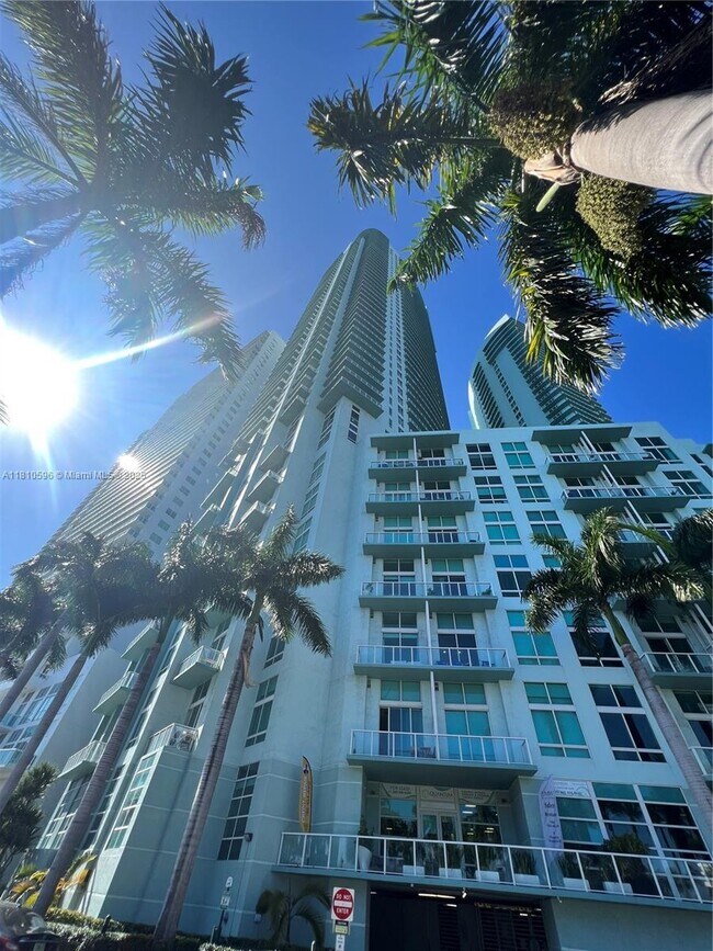 Building Photo - 1900 N Bayshore Dr
