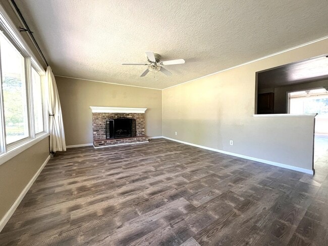 Building Photo - 4112 South Dr