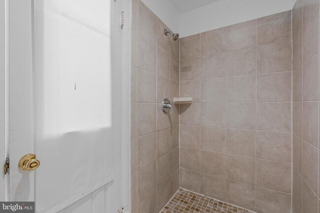 Building Photo - 8505 Jeffersonian Ct