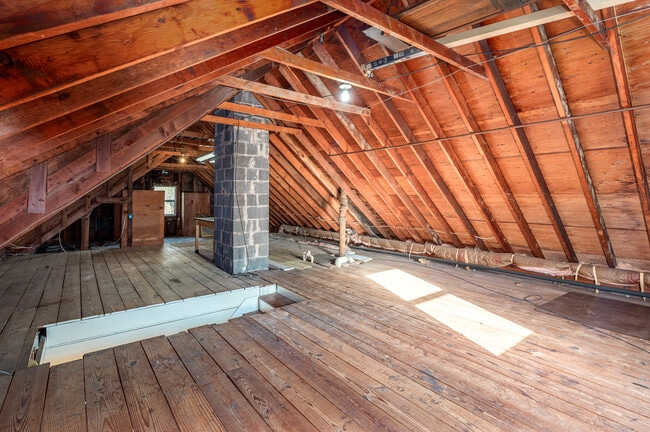 Building Photo - 1329 Stillwater Rd