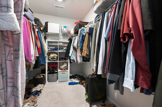 Building Photo - Bright, Spacious 3BR/2.5BA Home – Move-In Ready with Loft & Open Floor Plan