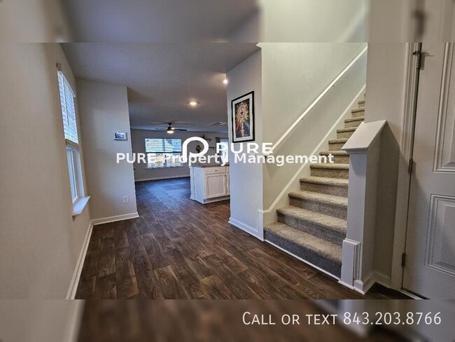 Building Photo - Spacious 4 Bedroom 3 Bathroom Rental Avail...