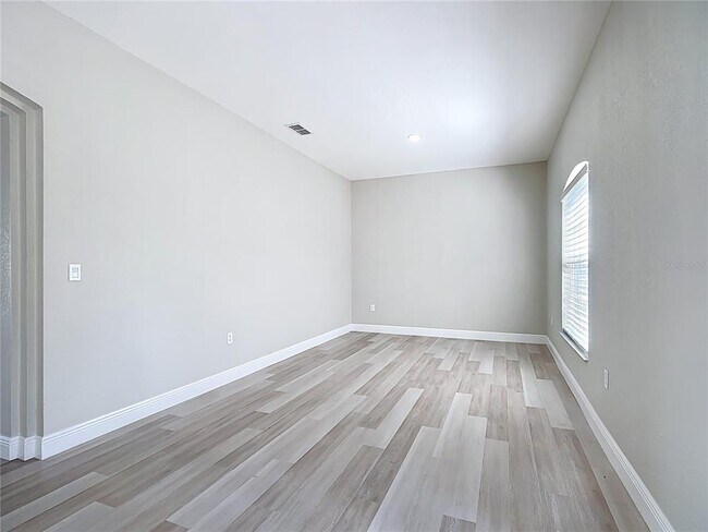 Building Photo - 550 Reddicks Cir