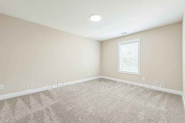 Building Photo - 1020 Ridgehaven Rd