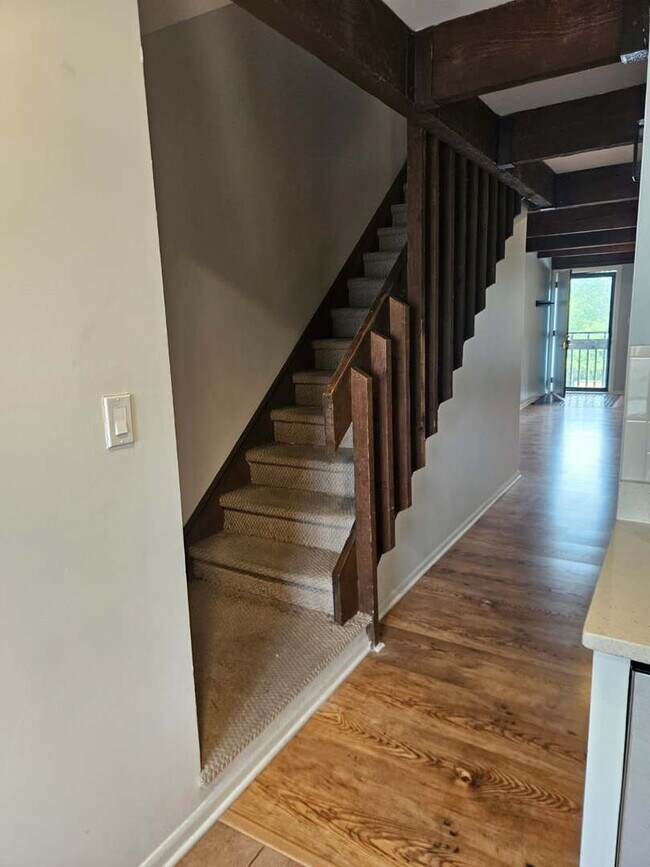 Building Photo - 6660 Wood River Dr