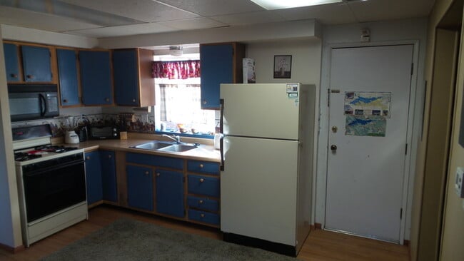 Building Photo - Nice Location