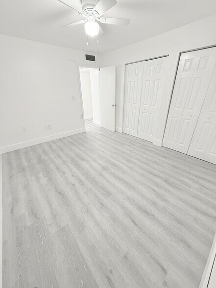 Building Photo - 145 SW 30th Ct