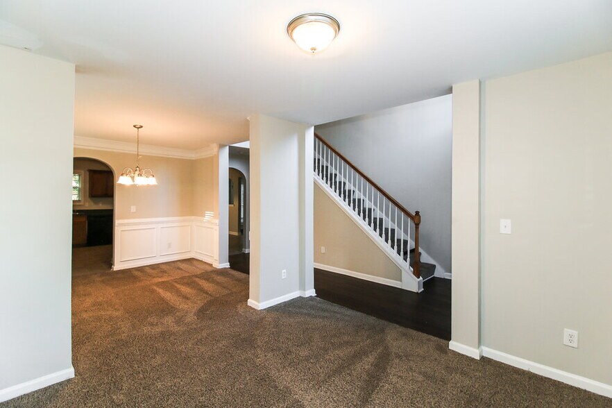 Building Photo - 965 Revere Way