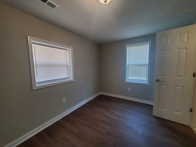 Building Photo - 2618 Graham Rd