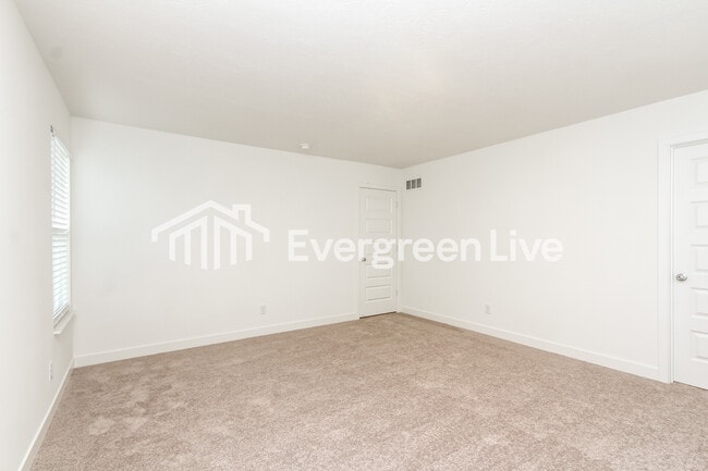 Building Photo - 3427 Merton St