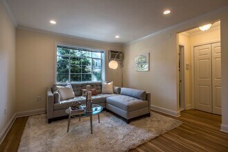 Building Photo - Sunny 1BR in Brookline | Heat & Hot Water Included | 9/1