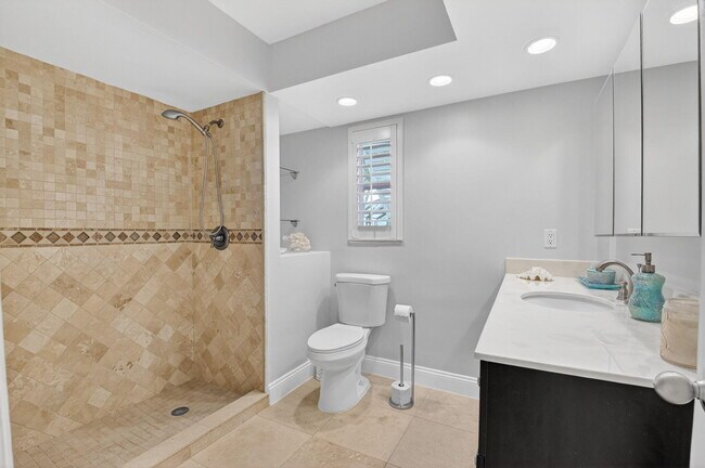 Building Photo - 4690 Palo Verde Dr