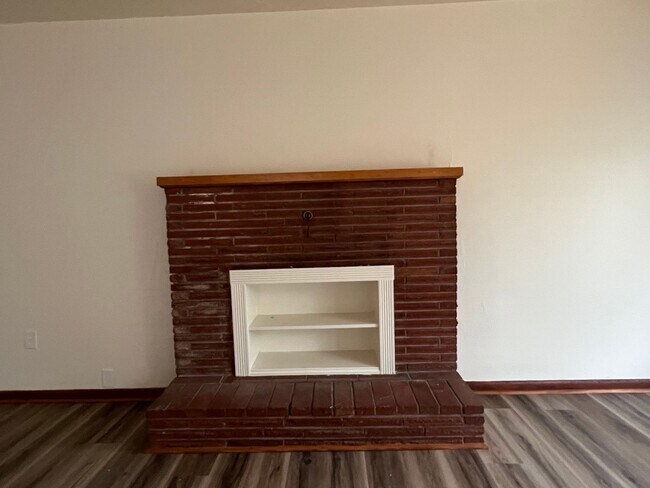 Building Photo - Rent Special: 1/2 Off First Full Months Rent