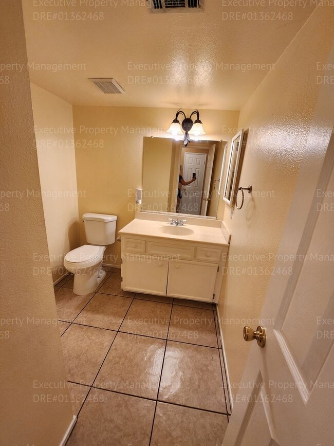 Building Photo - 3 bedrooms /2.5 bath two-story gem boasts ...