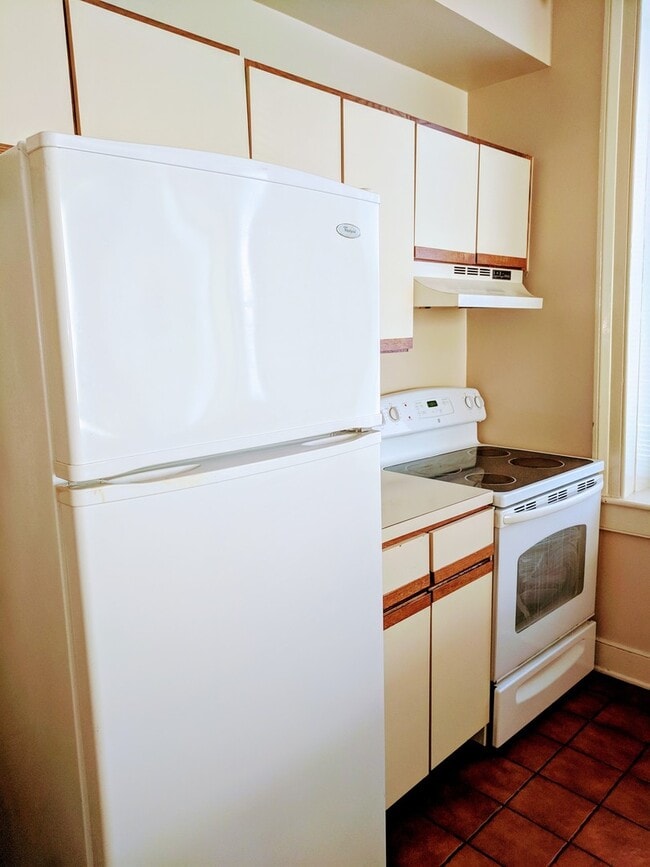 Building Photo - 1731 E Main St