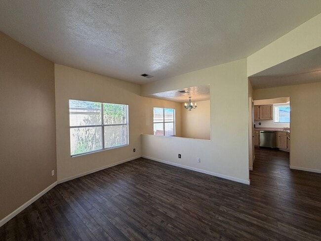 Building Photo - 2 Bedroom Single Story Home Available Near Unser Blvd NE & Northern Blvd NE in North Hills Rio Ra...