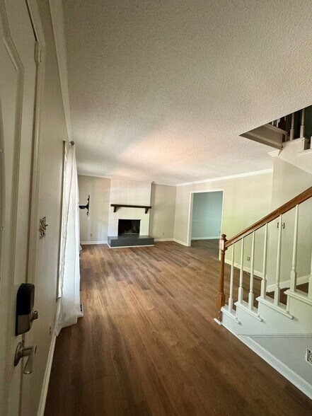 Building Photo - 4335 American Dr