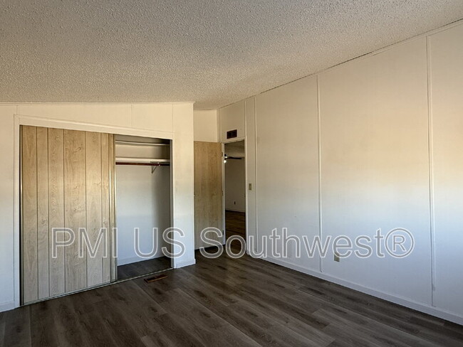 Building Photo - 4453 Calle del Media