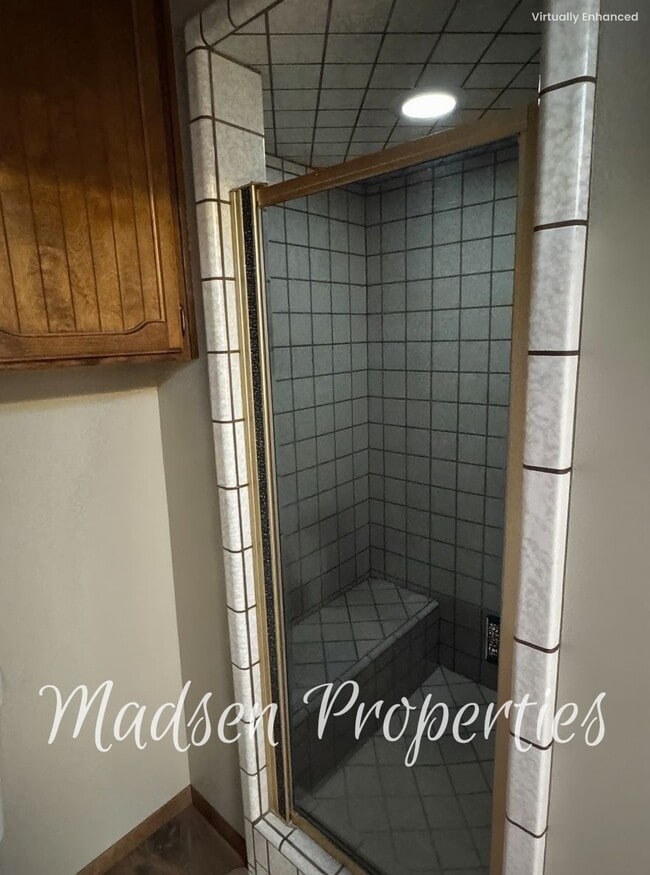 Building Photo - 6367 Woodman Dr