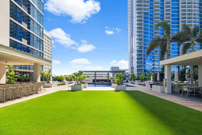 Building Photo - 2319