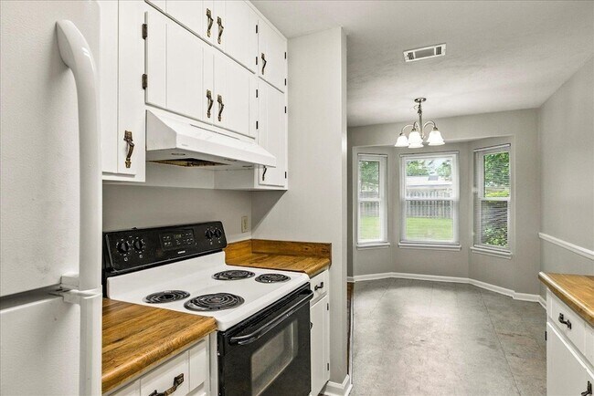 Building Photo - 3232 Riddle Dr