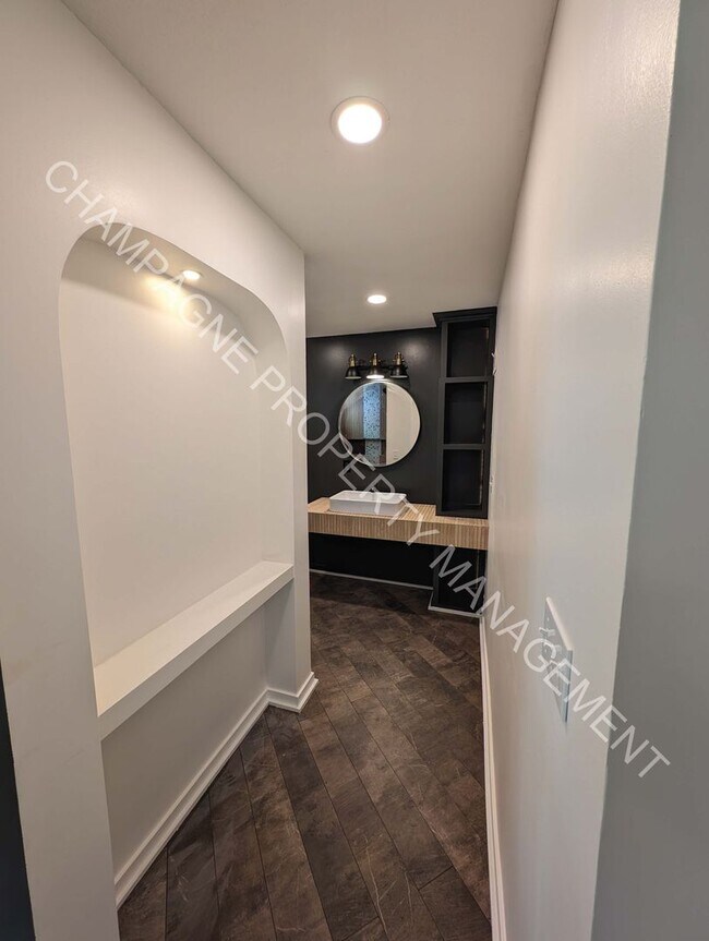 Building Photo - Modern Home in Waldo