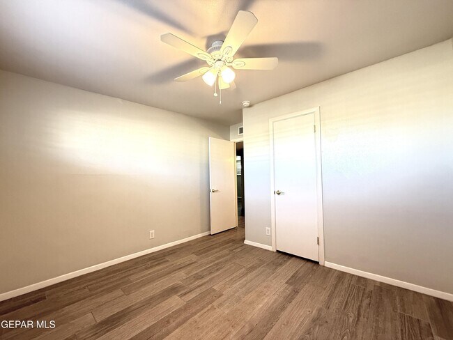 Building Photo - 10180 Saigon Dr