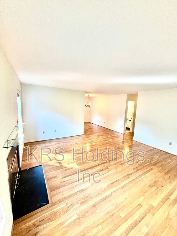 Building Photo - 542 Whitcover Cir