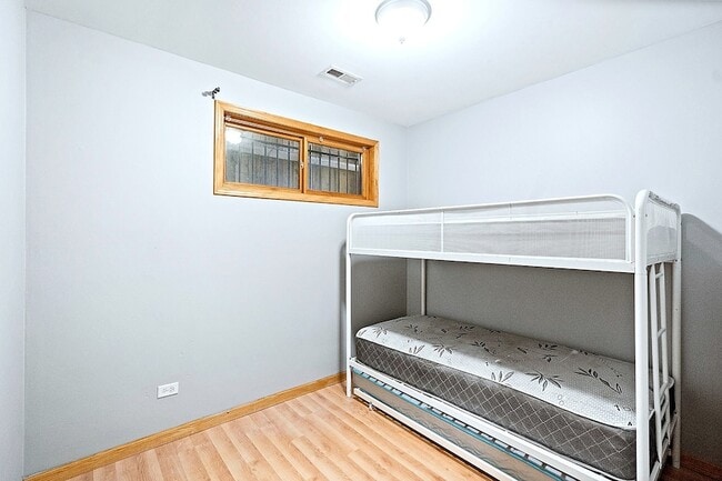 Building Photo - 5848 S Prairie Ave