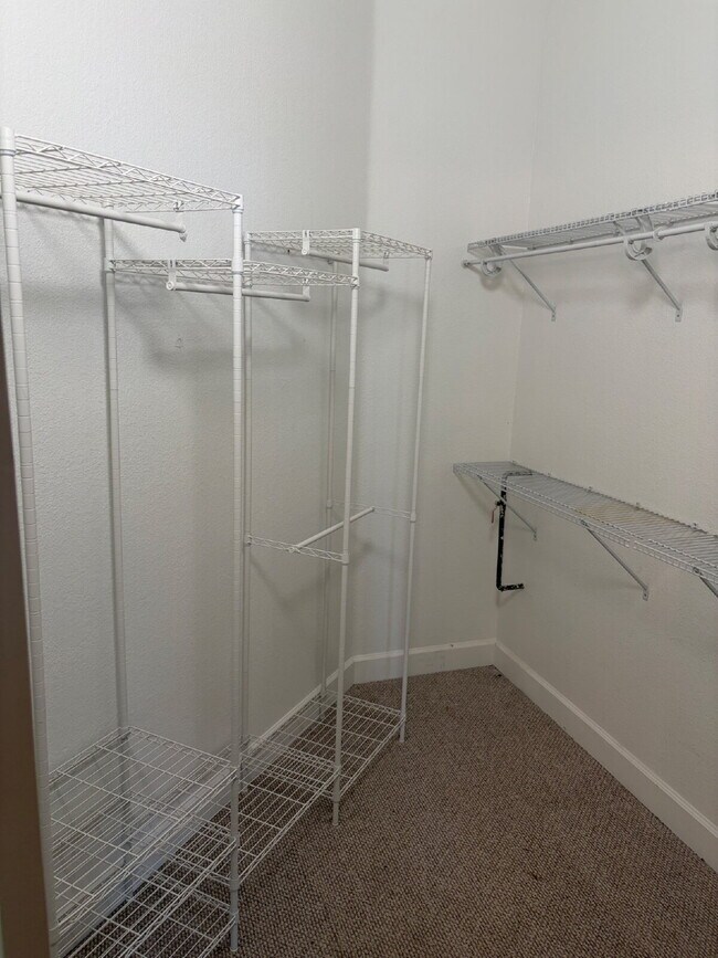 Building Photo - Reduced Rent-Top-Floor 3 Bed, 2 bath Condo with Scenic Views in Littleton!