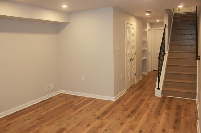 Building Photo - 409 Budd St