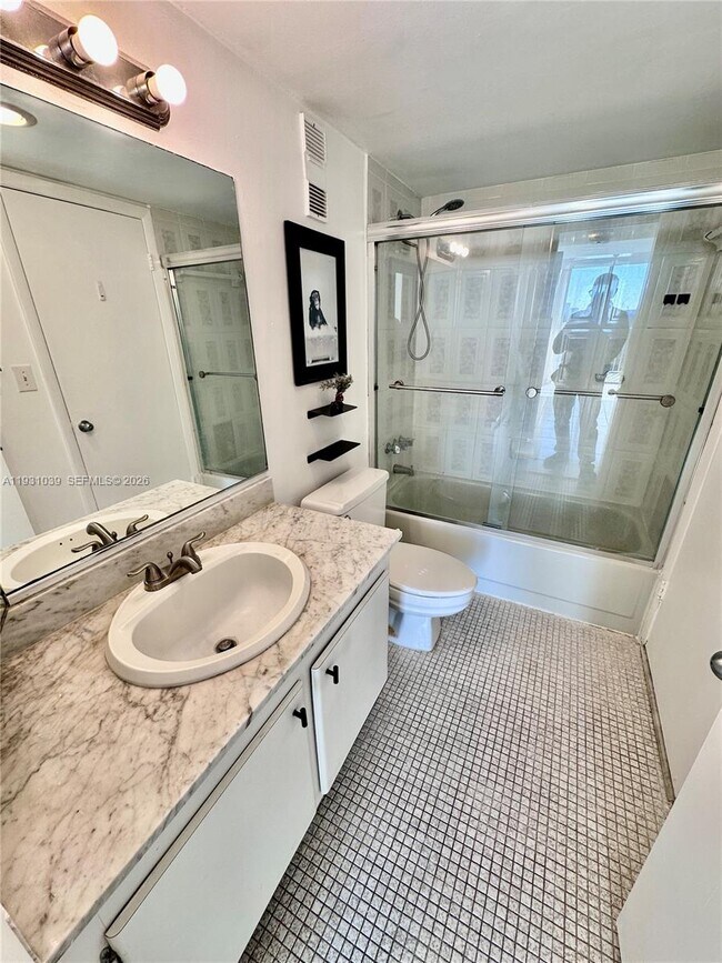 Building Photo - 1200 NE Miami Gardens Dr