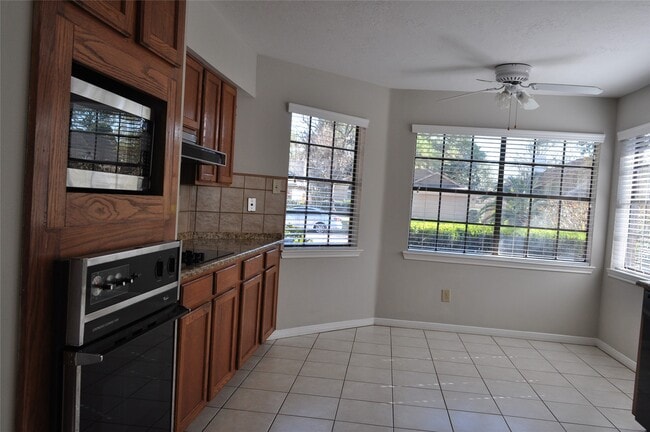 Building Photo - 8639 Sparkling Springs Dr