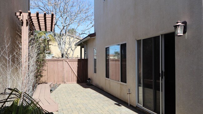 Building Photo - 1820 San Sebastian Ave