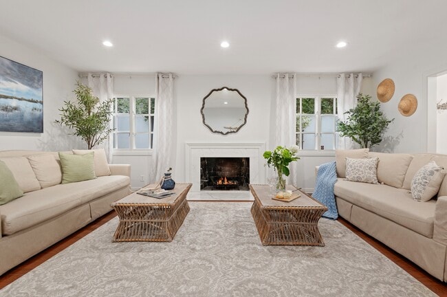 Building Photo - 1476 Crestline Dr