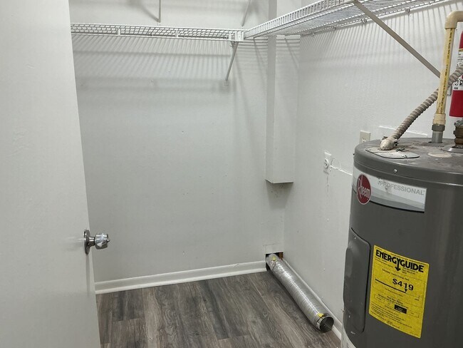 Building Photo - Pesanti 1337-1339 E. Myrtle