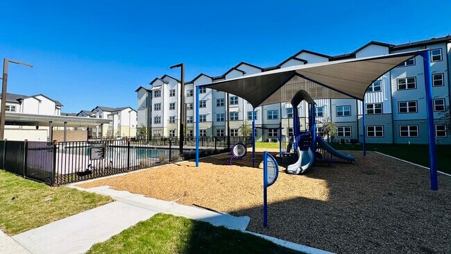 Building Photo - 19100 Woodland Hills Dr