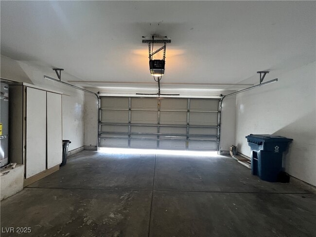 Building Photo - 5586 Lago Ct