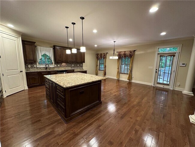 Building Photo - 510 Lake Medlock Dr