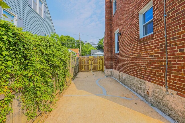 Building Photo - 5319 Plainfield Ave