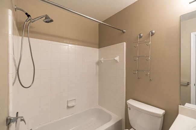 Building Photo - 3-Bedroom Townhouse in the Summit of Athens