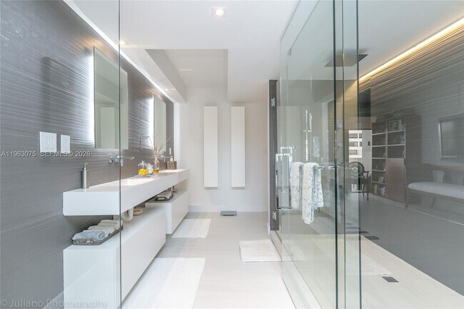 Building Photo - 3 Grove Isle Dr