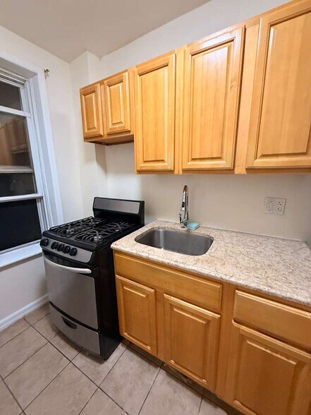 Building Photo - 321 Eldert Ln