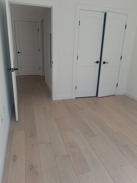 Building Photo - 425 3rd St