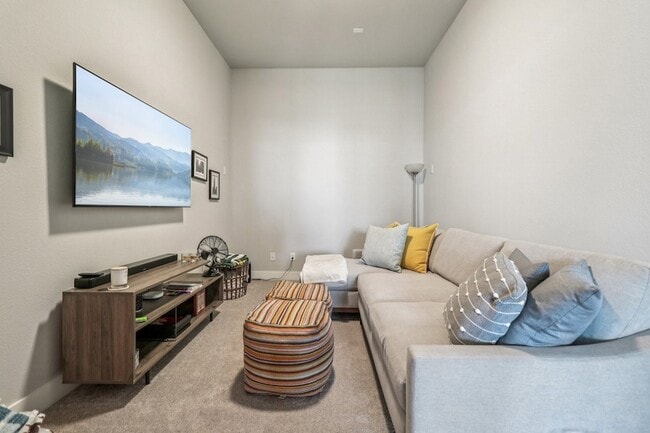 Building Photo - 847 Longbranch Way