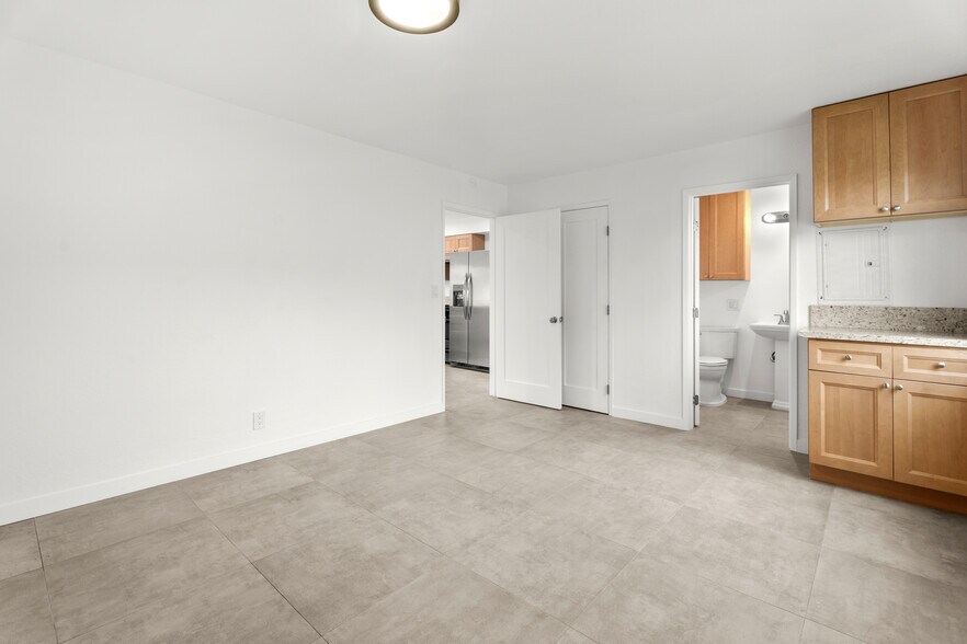 Building Photo - 12612 Kornblum Ave