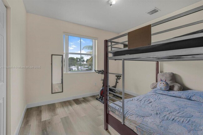 Building Photo - 755 E Mowry Ct