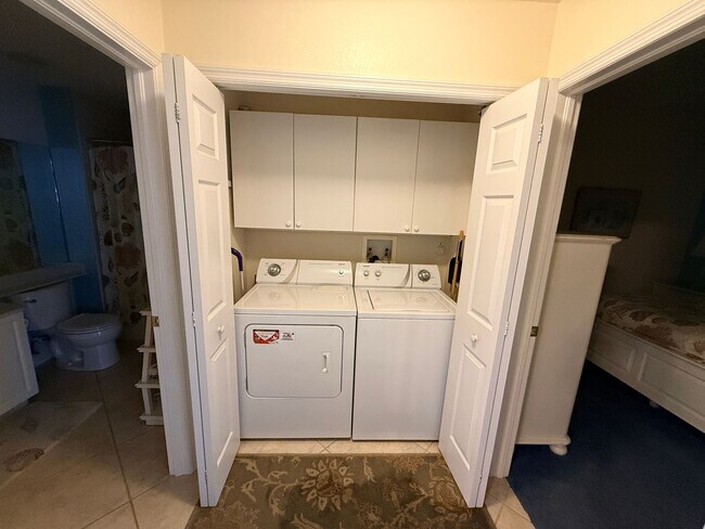 Building Photo - Waterfront Condo 3/2/1 - FULLY FURNISHED! - (Available annually or monthly)