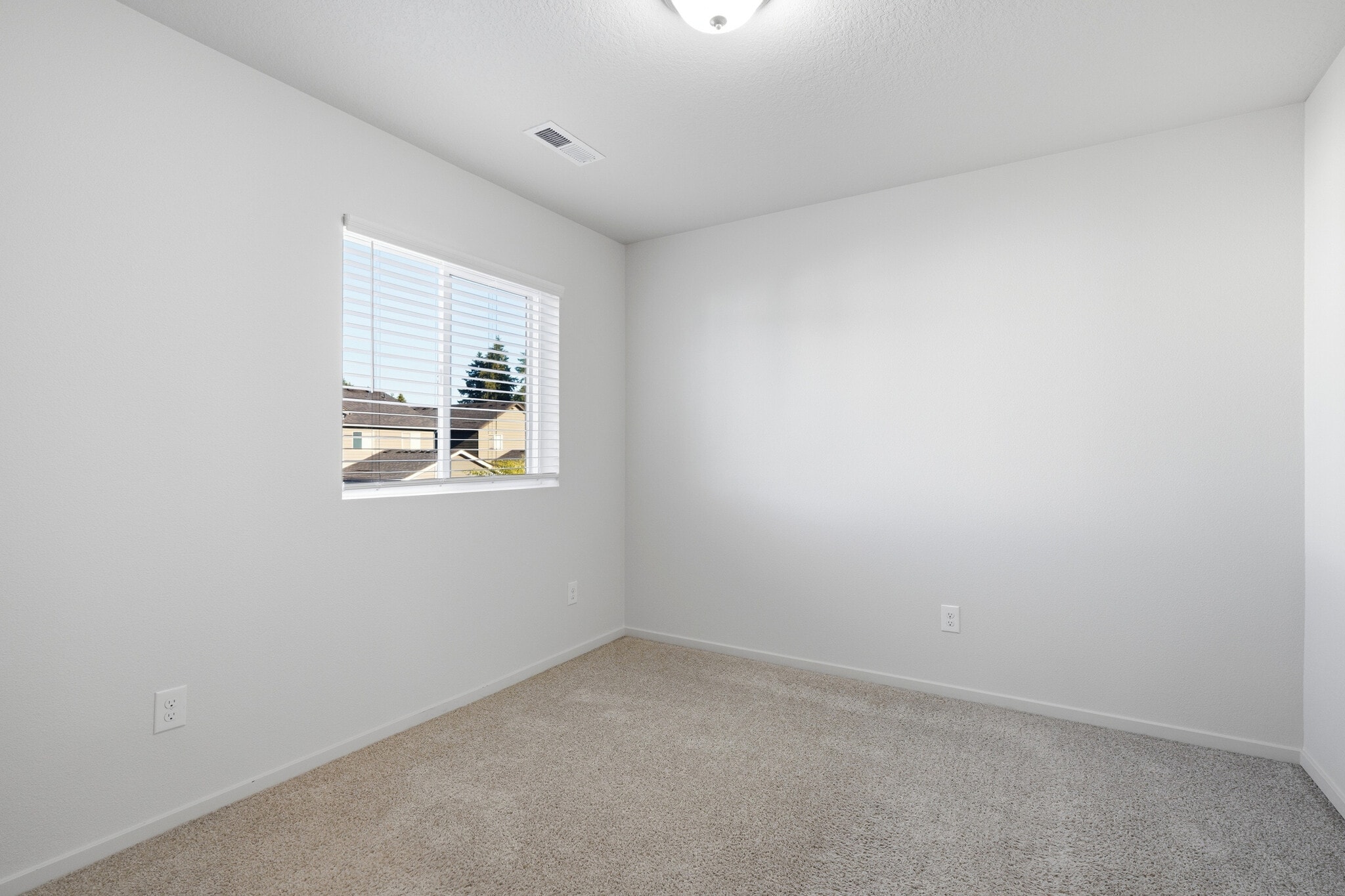 Building Photo - 619 NE 137th Ave